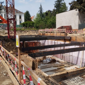 Průběh přestavby Domu u Vorlíků na ZŠ