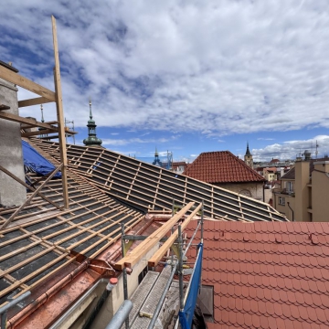 Rekonstrukce krovů a střech Colloredo-Mansfeldského paláce v obrazech