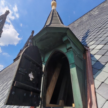 Nová střešní krytina hlavní lodi baziliky sv. Petra a Pavla