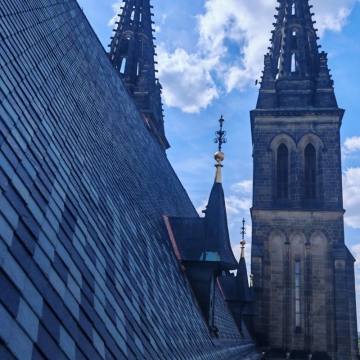 Nová střešní krytina hlavní lodi baziliky sv. Petra a Pavla