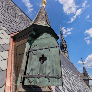 Nová střešní krytina hlavní lodi baziliky sv. Petra a Pavla