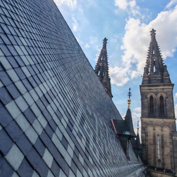 Nová střešní krytina hlavní lodi baziliky sv. Petra a Pavla