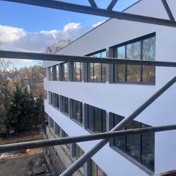 Průběh prací na stavbě nového pavilonu ZŠ na Zlíchově