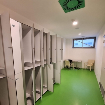 Pomáháme stavařinou - šatna pro hráčeTatranu Střešovice