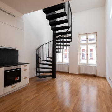 Dům s malometrážními byty Černá 10 v cíli