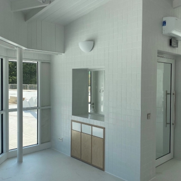 Bufety a věže na střechách Křížíkových pavilonů jsou hotové