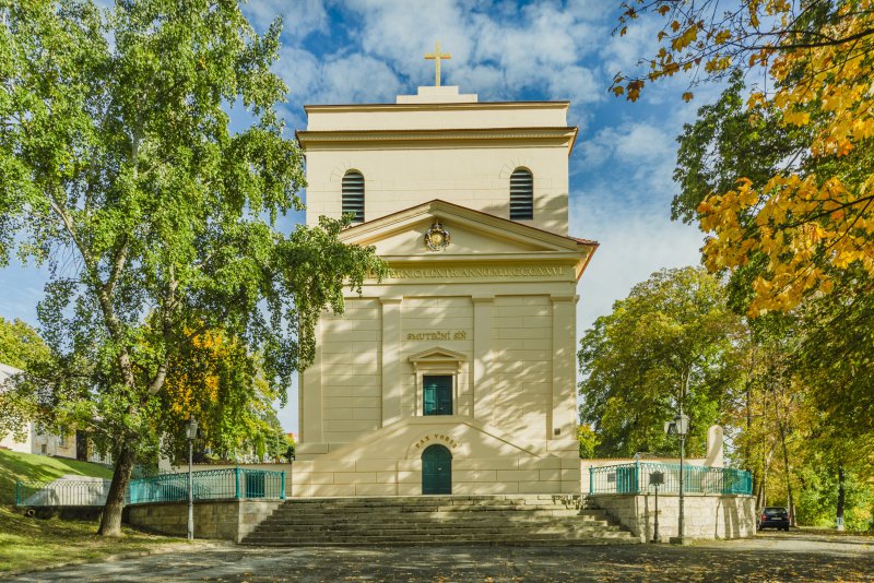 Kostel sv. Václava s hrobkou Metternichů